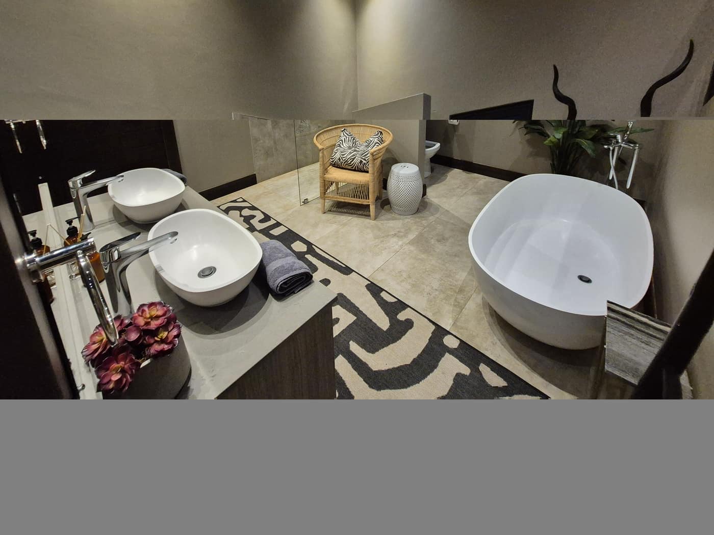 Baobab House Room 4 - evening lighting